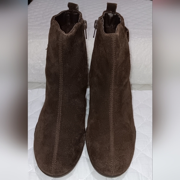 AEROSOLES Shoes - AEROSOLES  Dark Brown Ankle Booties Size 6.5M